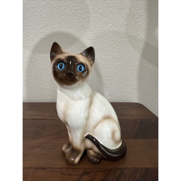 Enesco Other - Enesco Cat Figurine with Blue Eyes Siamese Kitten
